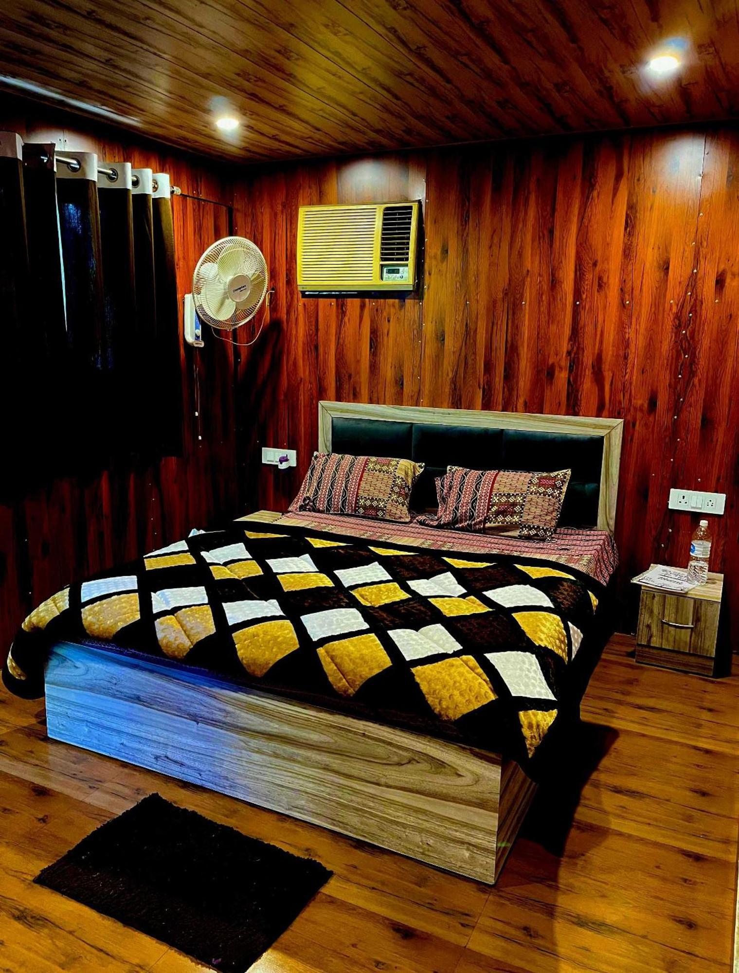 Hotel O Royal Tree Cafe And Resort Ντεχραντούν Εξωτερικό φωτογραφία